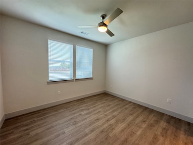 SHOW UNIT, LAYOUT MAY BE DIFFERENT