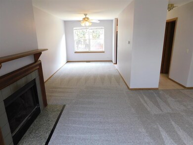 831 Perry Dr, Algonquin, IL 60102 - photo 4