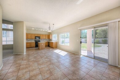3551SLarkspurWay007