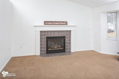 04-Living Room_DMD_4906