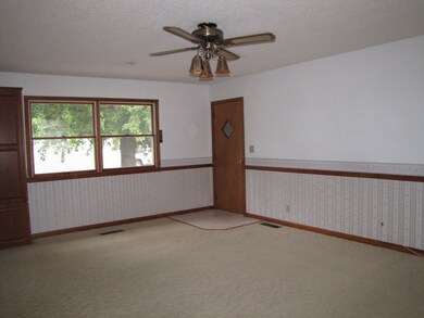 312 E Pembroke St, Tuscola, IL 61953 - photo 2