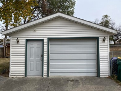 Detached Garage