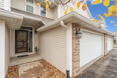 5794 Oakwood Ave NE unit 2, Cedar Rapids, IA 52402 - photo 3