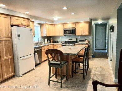 516 Evergreen Dr, Falls, PA 18615 - photo 4