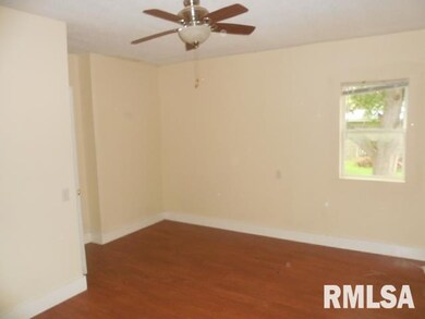 1512 W 4th St, Davenport, IA 52802 - photo 4