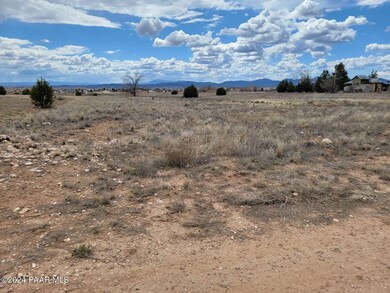 605 W Iris Rd, Paulden, AZ 86334 - photo 6