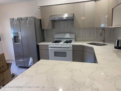 39 Gateway Dr unit 180, Staten Island, NY 10304 - photo 6