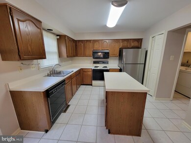 7708 Sandstone Ct, Ellicott City, MD 21043 - photo 3