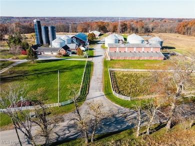 2706 Bedford Rd, Lowellville, OH 44436 - photo 2