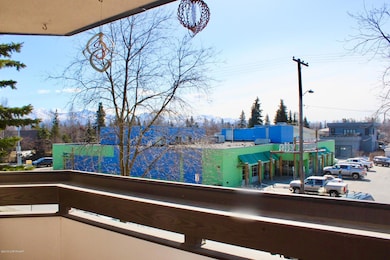 Sunny top floor unit