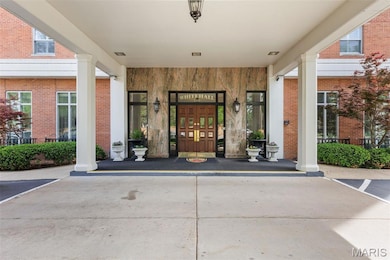 Whitehall Condominiums unit 18B, Saint Louis, MO 63105 - photo 2