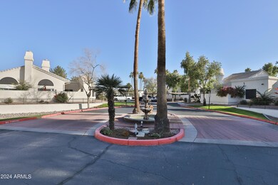 2100 W Lemon Tree Place unit 50, Chandler, AZ 85224 - photo 2