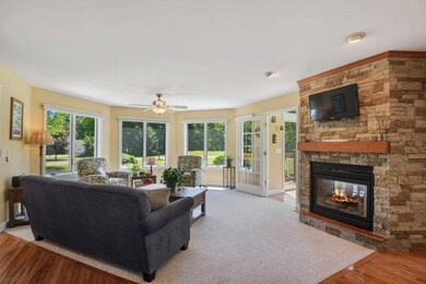 07_6320LakewoodPointeDrive_1_LivingRoom_