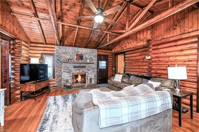 *BEAUTIFUL MAIN LIVING ROOM W/VAULTED BEAMED CEILI