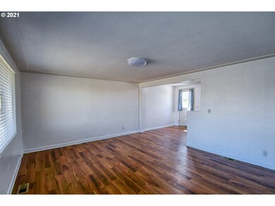 823 SW 5th St, Pendleton, OR 97801 - photo 5