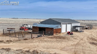 Lean-to for the horses with a smaller holding pen 