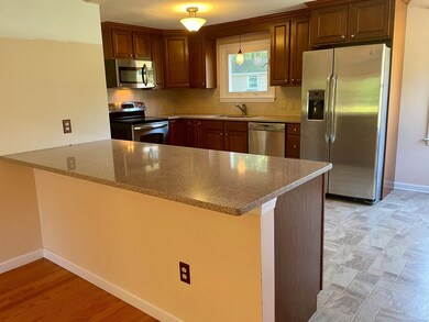 1044 Dunbar Hill Rd, Hamden, CT 06514 - photo 7