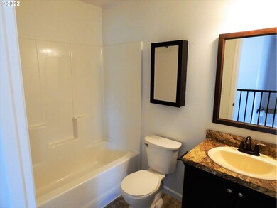 1464 E Central Ave, Sutherlin, OR 97479 - photo 6