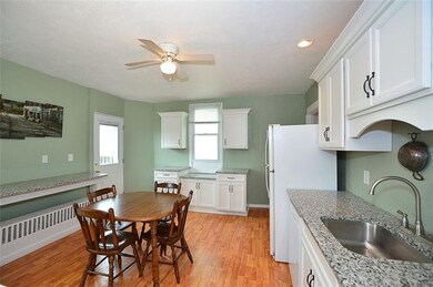Eat-In-Kitchen