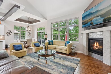 Hardwood Floors & Tray Ceiling