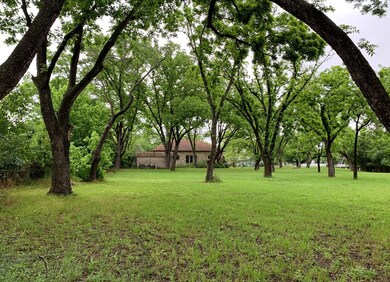 602 W Travis St, Fredericksburg, TX 78624 - photo 7