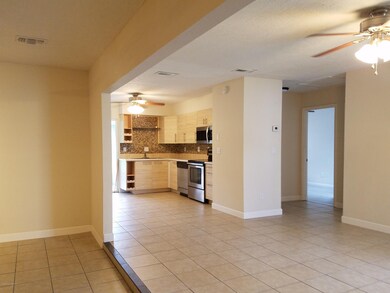 1537 Magnolia living space