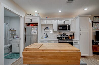 1008 Walton St unit A, Houston, TX 77009 - photo 5