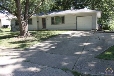 1307 SW 32nd St, Topeka, KS 66611 - photo 2