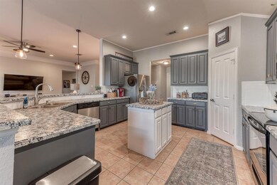 210 Waverly Ct, Weatherford, TX 76085 - photo 4