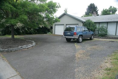 2996 E McAndrews Rd, Medford, OR 97504 - photo 2