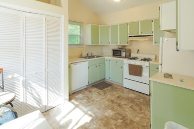 714 Garland Cir B-106