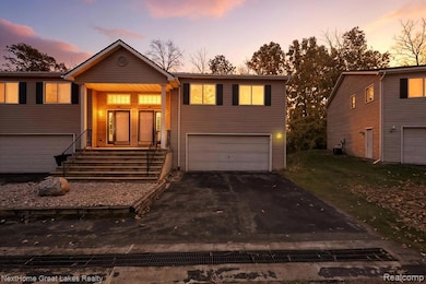 1081 River Ridge Cir unit 43, Grand Blanc, MI 48439 - photo 5