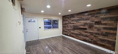 32230 Ruehle Ave, Warren, MI 48093 - photo 2