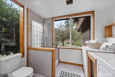 Front 3/4 Bath & Laundry