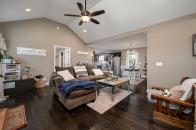 310 Cherokee Trail, Shelbyville, TN 37160 - photo 4