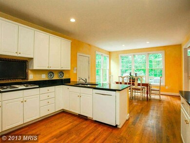 6404 Little Leigh Ct, Cabin John, MD 20818 - photo 7