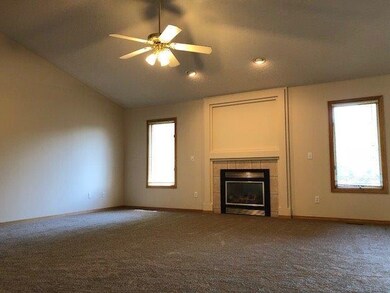 8 Frensham Ln, Bella Vista, AR 72715 - photo 4