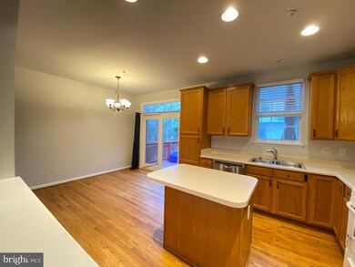 20836 Shamrock Glen Cir, Germantown, MD 20874 - photo 5