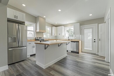 102 Oscar St, Lincoln, IL 62656 - photo 7