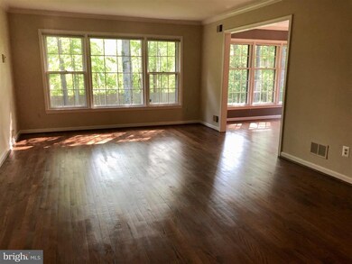 1328 Timberly Ln, McLean, VA 22102 - photo 3