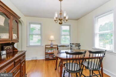 910 Delmont Dr, Wynnewood, PA 19096 - photo 4