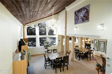 MI CASA side A Living/dining area