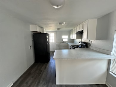 1315-1319 Austin St, Bay City, TX 77414 - photo 6