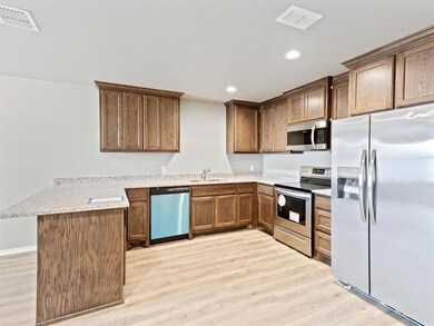 117 Abbey Park Ct, Granbury, TX 76049 - photo 5