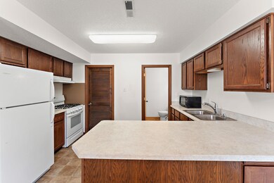 Kitchen with pennisula!