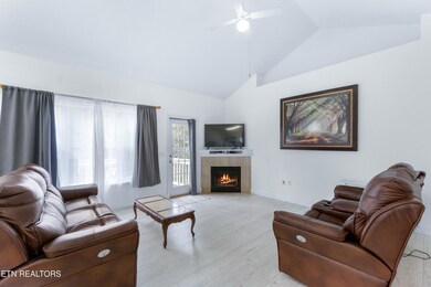 127 Pine Loop Dr-1