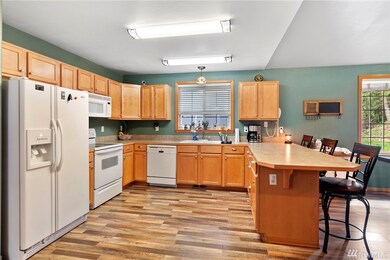 18523 Tapaderos St SE, Yelm, WA 98597 - photo 5