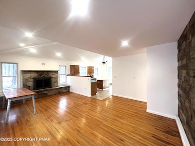 140 Davis Cir, Bushkill, PA 18324 - photo 4