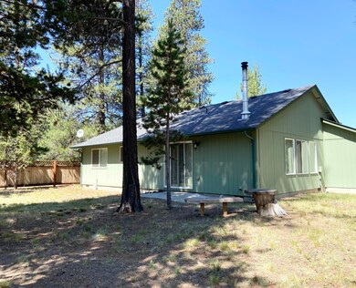 17205 Kingsburg Rd, Bend, OR 97707 - photo 2