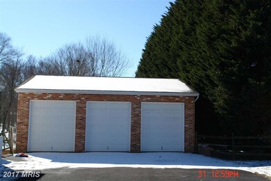 279 Carnies Ln, Sykesville, MD 21784 - photo 2